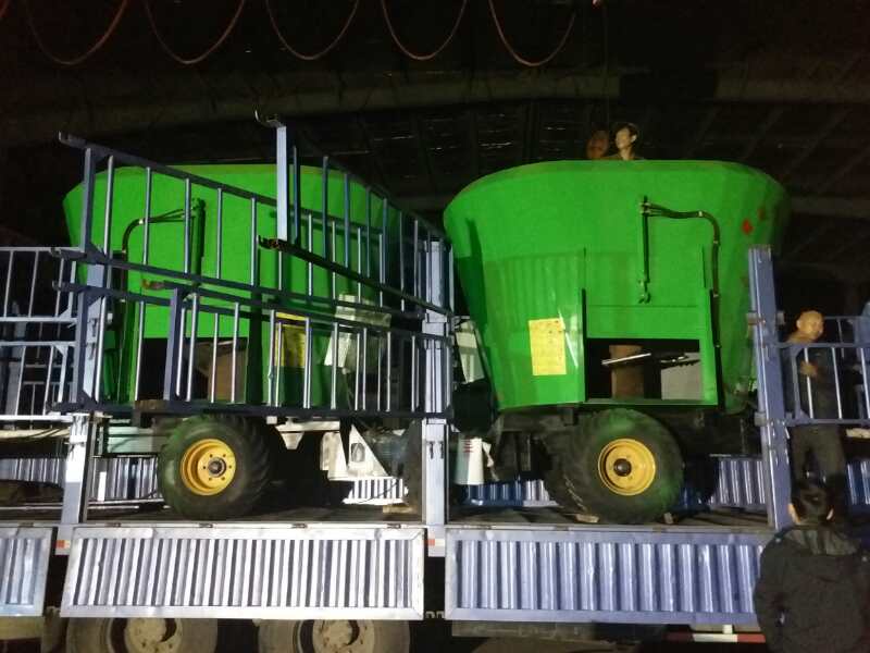 內(nèi)蒙古某公司購(gòu)買牽引式TMR攪拌機(jī) 內(nèi)蒙古某公司購(gòu)買牽引式TMR攪拌機(jī)