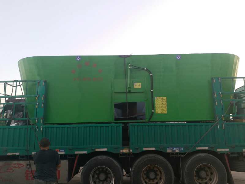 河南某公司購(gòu)買固定式TMR攪拌機(jī) 河南某公司購(gòu)買固定式TMR攪拌機(jī)